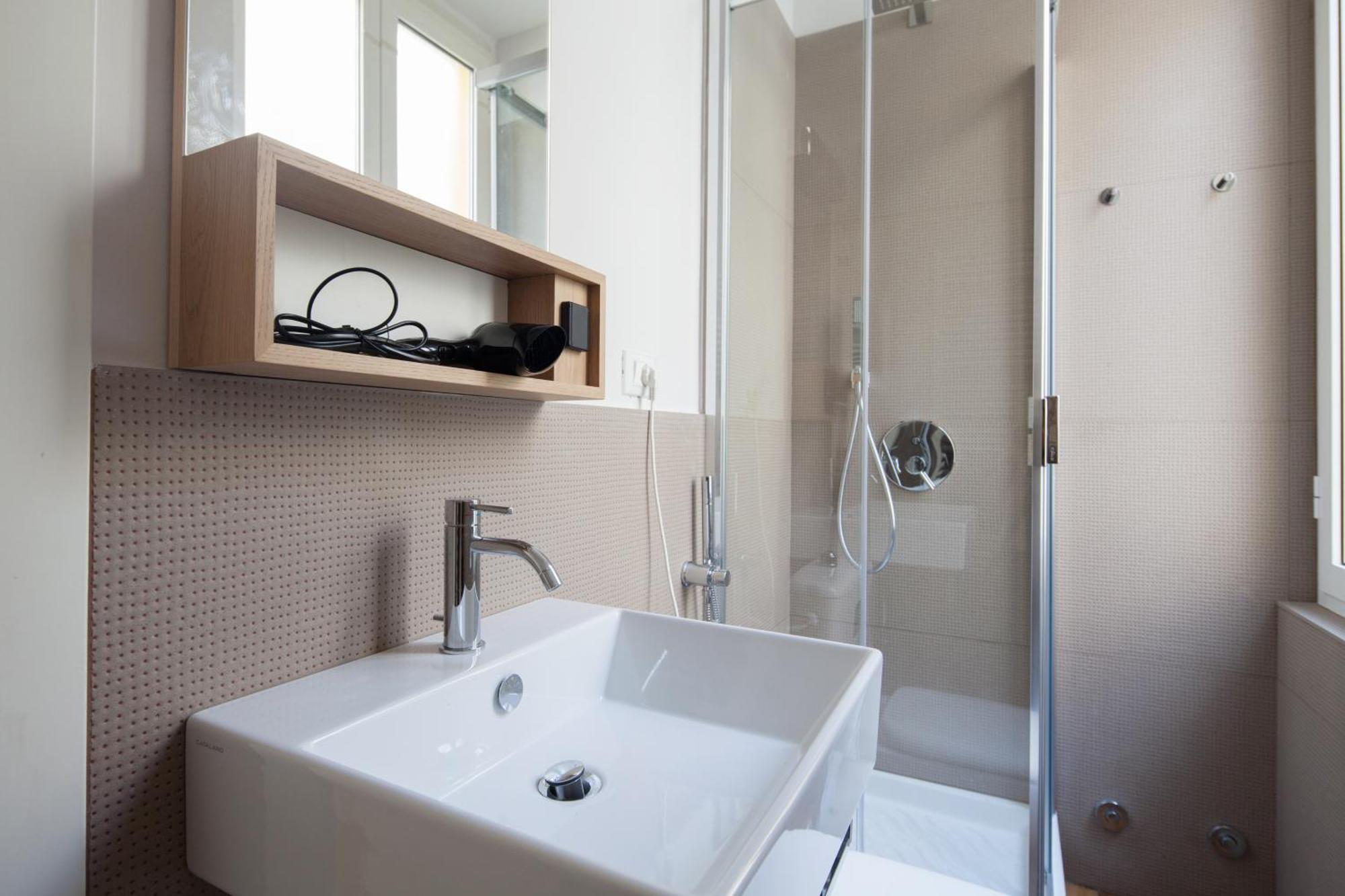 Cv5 - La Spezia City Center - Wide Modern Apartment Walking Distance To The Station To Cinque Terre - Big Terrace On The Roofs ภายนอก รูปภาพ
